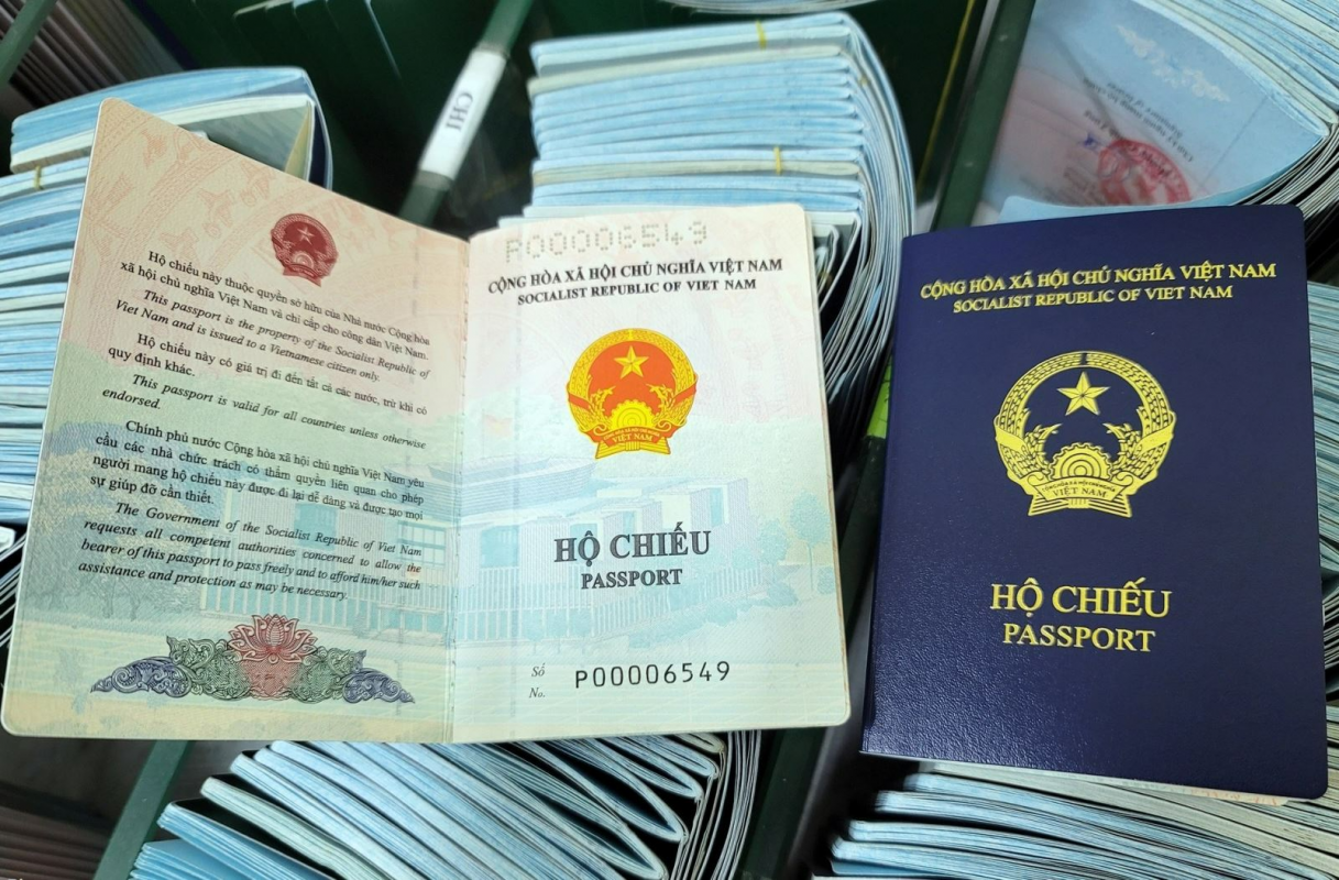 thủ tục và giấy tờ nhập quốc tịch việt nam cho con