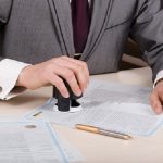 Thủ tục công chứng văn bản phân chia di sản theo Luật Đất đai 2024 stamp for imprinting on