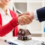 Công chứng đặt cọc nhà đất tại nhà: Có được không? Thứ tự ký và công chứng