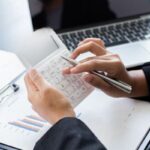 Nộp lệ phí trước bạ khi sang tên sổ đỏ: Ai phải chịu? Nộp lệ phí trước bạ